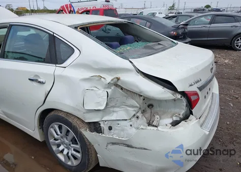 2017 Nissan Altima 2.5 S z USA, uszkodzony, nr VIN 1N4AL3APXHN326613